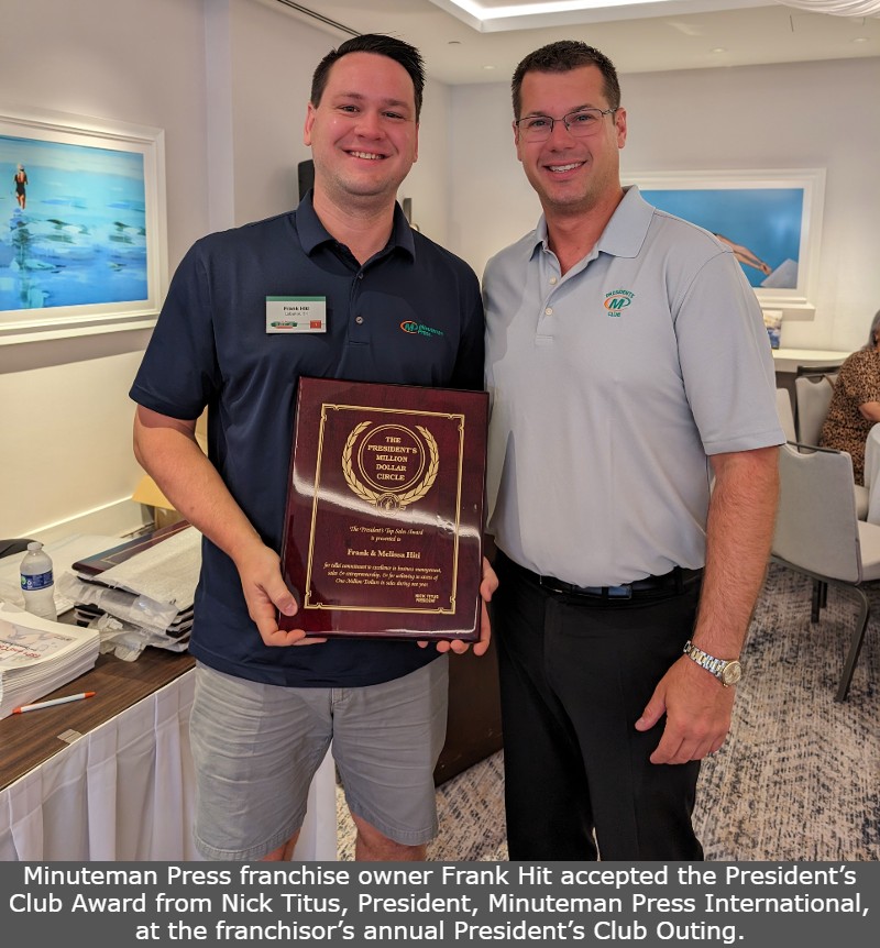 Minuteman Press franchise owner Frank Hiti (left) accepts the President’s Club Award from Nick Titus (right), President, Minuteman Press International, at the franchisor’s annual President’s Club Outing.